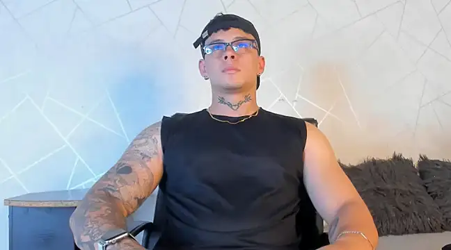 Snapshot of NoahhBrown chatting on January 9, 4:08 am NoahhBrown online show from January 9, 4:08 am