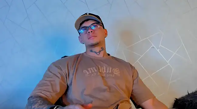 Snapshot of NoahhBrown chatting on January 17, 3:34 am NoahhBrown online show from January 17, 3:34 am