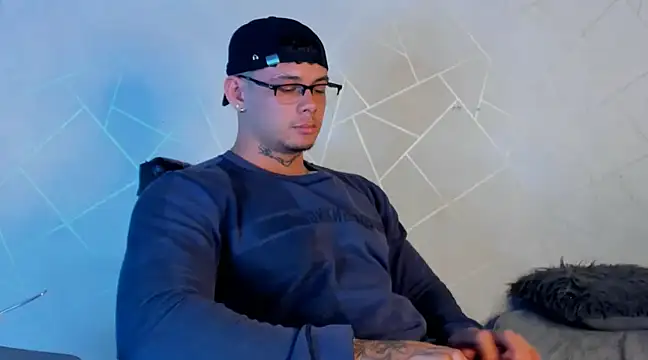 Snapshot of NoahhBrown chatting on January 21, 3:48 am NoahhBrown online show from January 21, 3:48 am