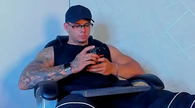 Snapshot of NoahhBrown chatting on January 29, 6:22 am NoahhBrown online show from January 29, 6:22 am