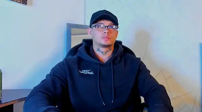 Snapshot of NoahhBrown chatting on February 16, 1:36 am NoahhBrown online show from February 16, 1:36 am