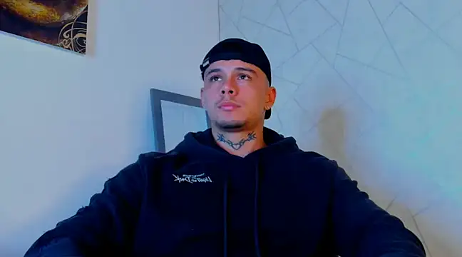 Snapshot of NoahhBrown chatting on March 1, 4:37 am NoahhBrown online show from March 1, 4:37 am