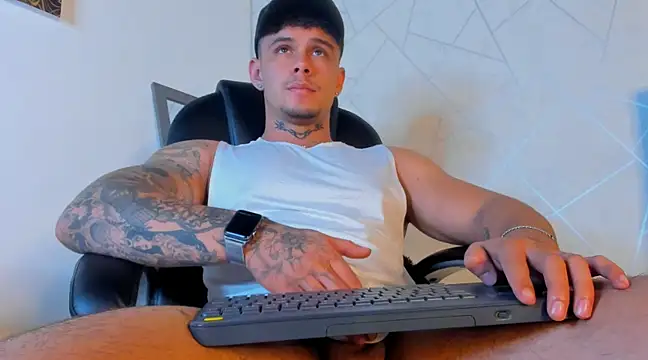 Snapshot of NoahhBrown chatting on March 3, 7:10 am NoahhBrown online show from March 3, 7:10 am