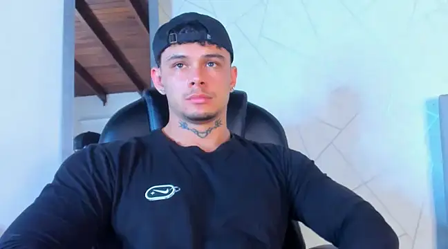 Snapshot of NoahhBrown chatting on March 6, 3:13 am NoahhBrown online show from March 6, 3:13 am