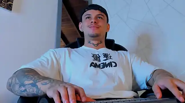 Snapshot of NoahhBrown chatting on March 13, 3:22 am NoahhBrown online show from March 13, 3:22 am