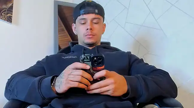 Snapshot of NoahhBrown chatting on March 14, 2:53 am NoahhBrown online show from March 14, 2:53 am