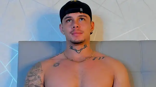 Snapshot of NoahhBrown chatting on March 14, 5:59 am NoahhBrown online show from March 14, 5:59 am