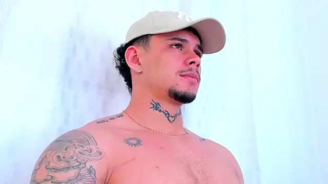 Snapshot of NoahhBrown chatting on October 8, 5:21 pm NoahhBrown online show from October 8, 5:21 pm