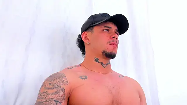 Snapshot of NoahhBrown chatting on October 11, 6:01 am NoahhBrown online show from October 11, 6:01 am