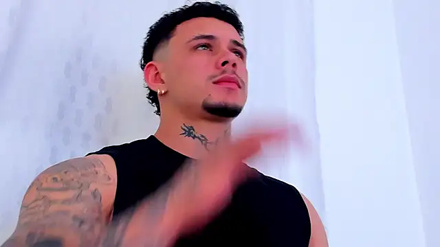 Snapshot of NoahhBrown chatting on November 9, 12:53 am NoahhBrown online show from November 9, 12:53 am