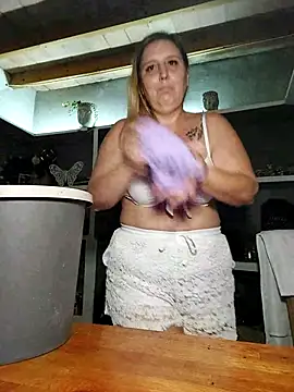 BecciDeluxe online show from October 9, 2:59 pm