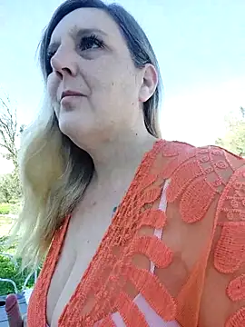 BecciDeluxe online show from November 5, 10:59 am