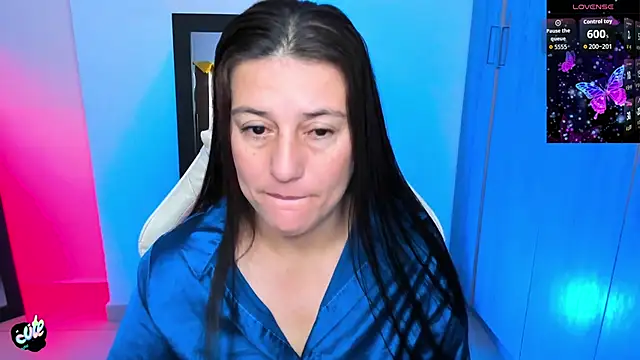 Saskyaa online show from December 14, 2:44 pm