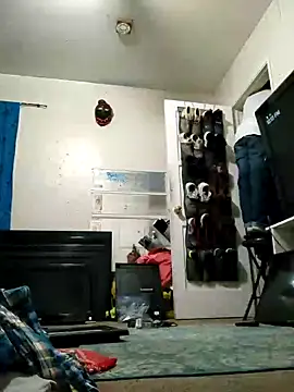 Snapshot of LongDickZee562 chatting on December 6, 6:15 am LongDickZee562 online show from December 6, 6:15 am