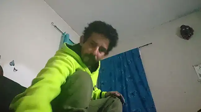 Snapshot of LongDickZee562 chatting on December 28, 11:09 am LongDickZee562 online show from December 28, 11:09 am