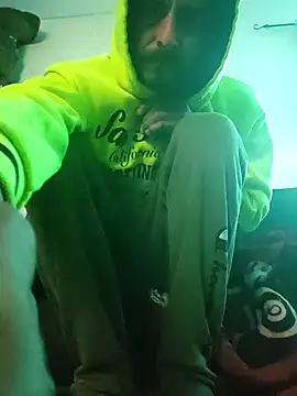 Snapshot of LongDickZee562 chatting on December 28, 4:09 pm LongDickZee562 online show from December 28, 4:09 pm