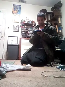 Snapshot of LongDickZee562 chatting on February 25, 5:15 pm LongDickZee562 online show from February 25, 5:15 pm