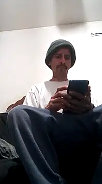 Snapshot of LongDickZee562 chatting on March 7, 9:51 am LongDickZee562 online show from March 7, 9:51 am