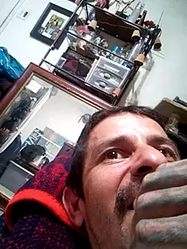 Snapshot of LongDickZee562 chatting on March 11, 2:10 am LongDickZee562 online show from March 11, 2:10 am