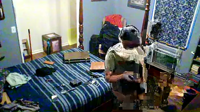 Snapshot of Onesieboy4daddys chatting on December 19, 7:59 am Onesieboy4daddys online show from December 19, 7:59 am