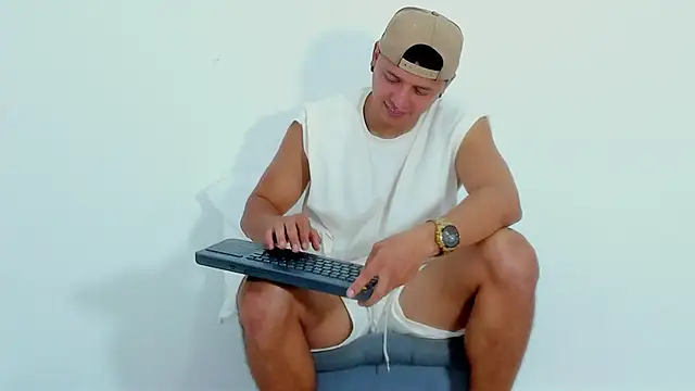 MITCHELL BURNS online show from January 4, 10:34 pm