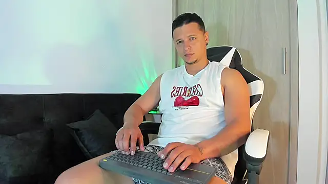 MITCHELL BURNS online show from November 25, 2:06 pm