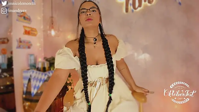 Nicolemorelli2 online show from October 3, 12:46 pm