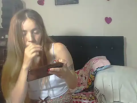 Snapshot of valerivegass chatting on October 24, 8:27 pm valerivegass online show from October 24, 8:27 pm