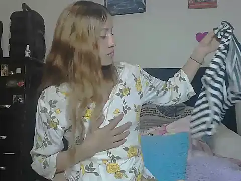 Snapshot of valerivegass chatting on November 24, 2:17 pm valerivegass online show from November 24, 2:17 pm