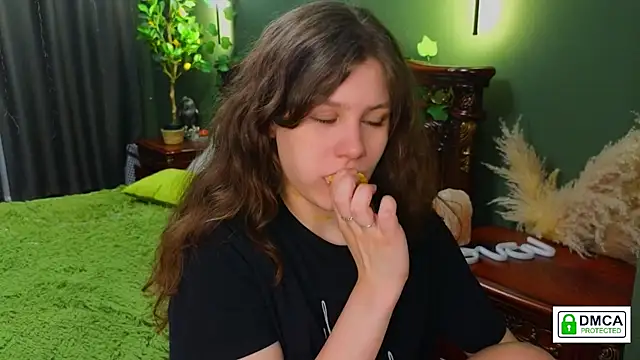 Snapshot of Charlotte_wow chatting on March 4, 8:16 pm Charlotte wow online show from March 4, 8:16 pm