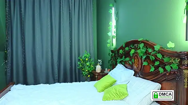 Snapshot of Charlotte_wow chatting on March 11, 7:58 pm Charlotte wow online show from March 11, 7:58 pm