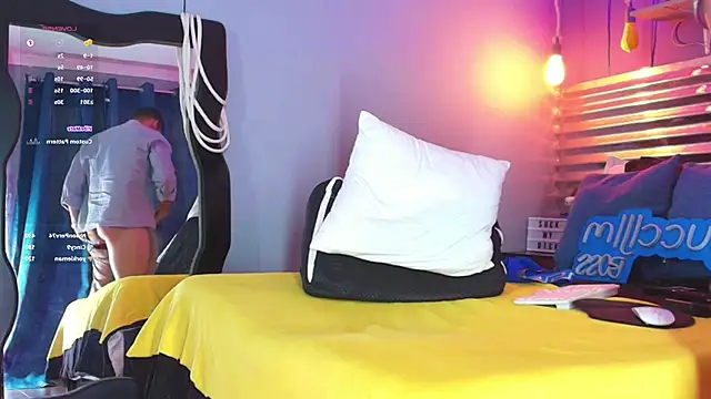 Snapshot of HenryBenso chatting on December 10, 1:11 pm HenryBenso online show from December 10, 1:11 pm