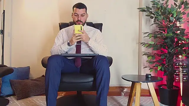 Snapshot of HenryBenso chatting on September 11, 5:35 pm HenryBenso online show from September 11, 5:35 pm