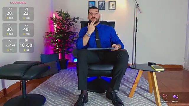Snapshot of HenryBenso chatting on October 3, 5:43 pm HenryBenso online show from October 3, 5:43 pm