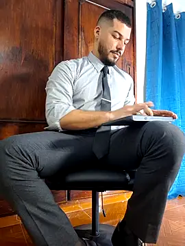 Snapshot of HenryBenso chatting on October 7, 5:10 pm HenryBenso online show from October 7, 5:10 pm