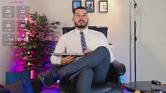 Snapshot of HenryBenso chatting on October 13, 6:08 pm HenryBenso online show from October 13, 6:08 pm