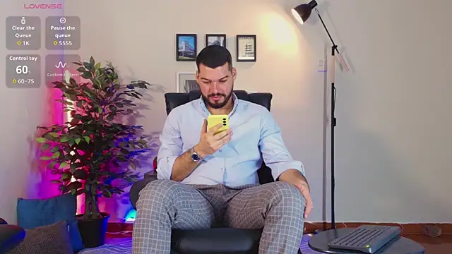 Snapshot of HenryBenso chatting on October 16, 4:30 pm HenryBenso online show from October 16, 4:30 pm