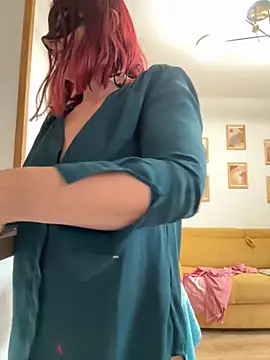 la petite prunette69 online show from November 1, 12:07 pm