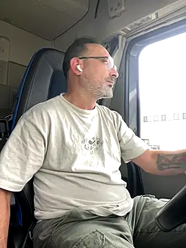 Snapshot of dzhakar chatting on October 8, 11:08 am dzhakar online show from October 8, 11:08 am