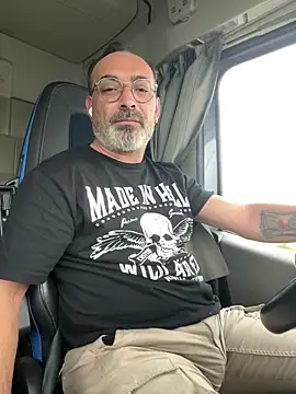 Snapshot of dzhakar chatting on October 17, 10:07 am dzhakar online show from October 17, 10:07 am