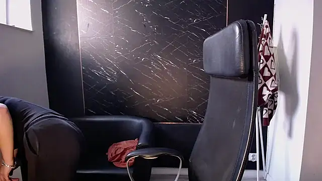 Snapshot of viktoria_lovely chatting on November 6, 1:12 pm viktoria lovely online show from November 6, 1:12 pm