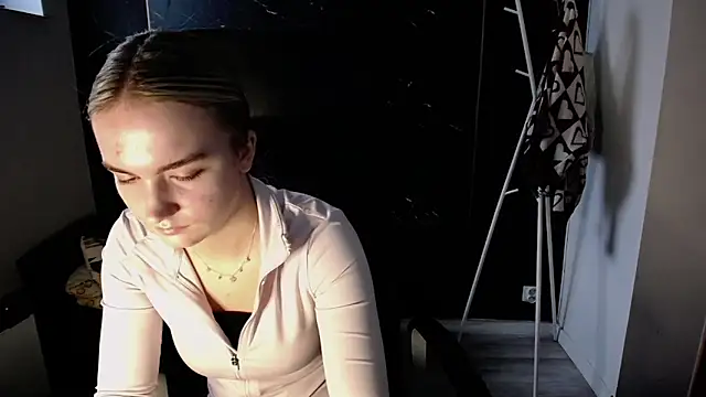 Snapshot of viktoria_lovely chatting on November 9, 12:36 pm viktoria lovely online show from November 9, 12:36 pm