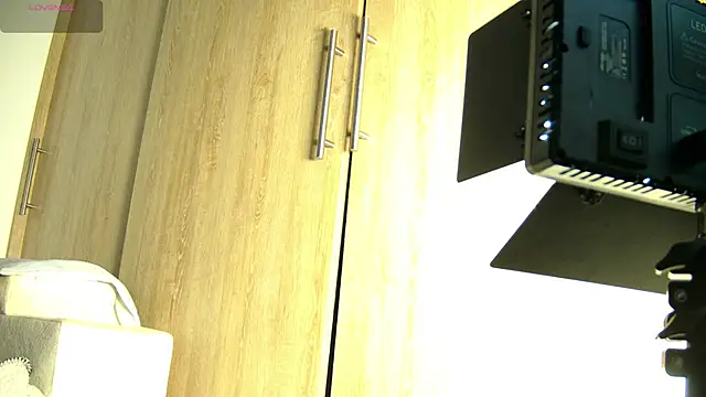 aidaadams online show from November 12, 11:43 am