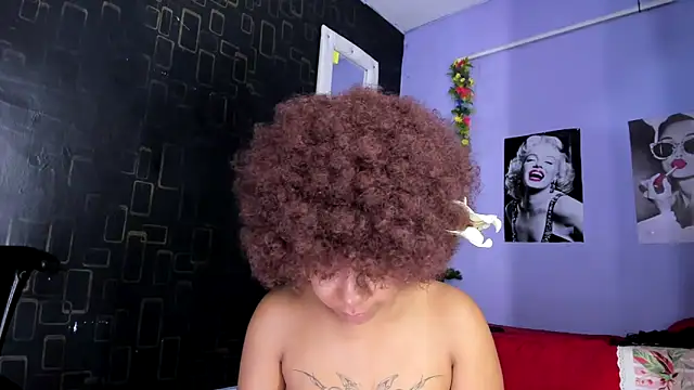 Snapshot of Alika01 chatting on February 9, 1:46 pm Alika01 online show from February 9, 1:46 pm