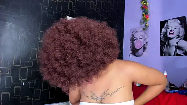 Snapshot of Alika01 chatting on February 10, 1:22 pm Alika01 online show from February 10, 1:22 pm