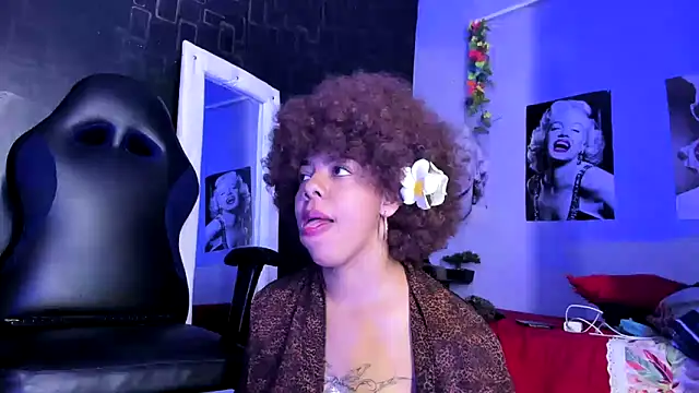 Snapshot of Alika01 chatting on February 13, 6:38 pm Alika01 online show from February 13, 6:38 pm