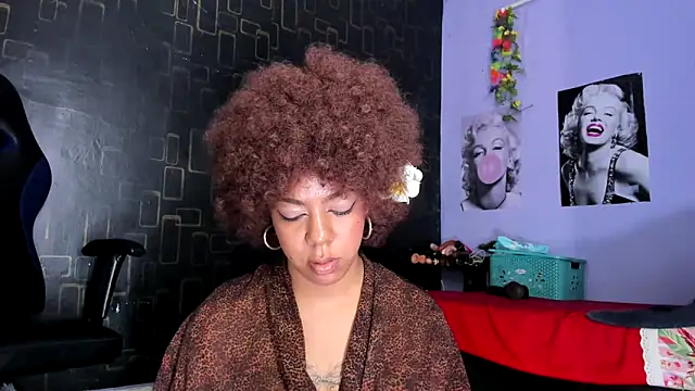 Snapshot of Alika01 chatting on February 13, 9:49 pm Alika01 online show from February 13, 9:49 pm