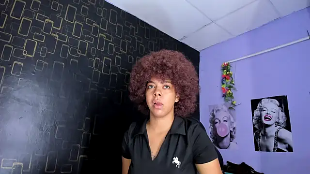 Snapshot of Alika01 chatting on February 14, 2:33 pm Alika01 online show from February 14, 2:33 pm