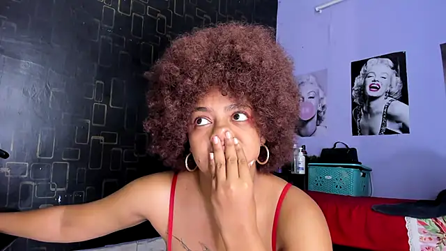 Snapshot of Alika01 chatting on February 14, 8:05 pm Alika01 online show from February 14, 8:05 pm