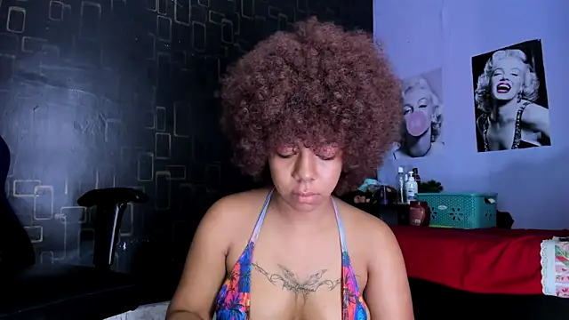 Snapshot of Alika01 chatting on February 15, 1:16 pm Alika01 online show from February 15, 1:16 pm